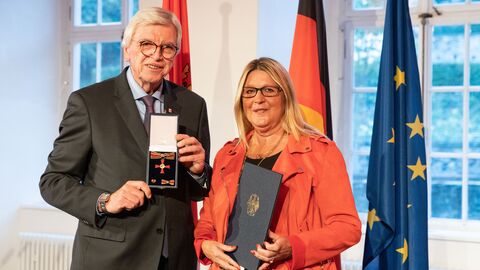 Auszeichnungen zu "75 Jahre Hessen"