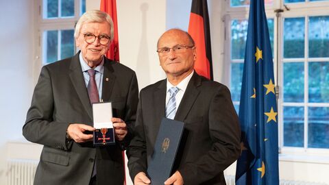 Auszeichnungen zu "75 Jahre Hessen"