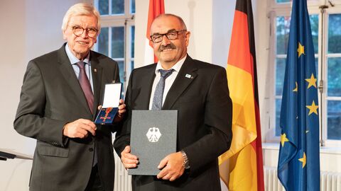 Auszeichnungen zu "75 Jahre Hessen"