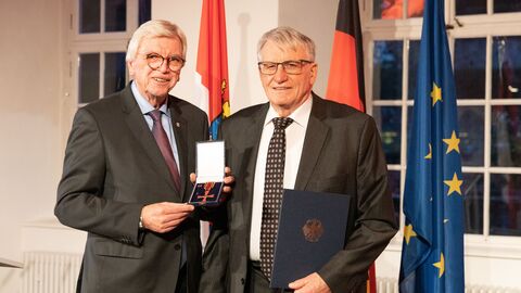 Auszeichnungen zu "75 Jahre Hessen"