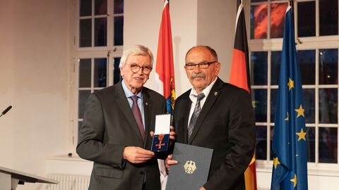 Auszeichnungen zu "75 Jahre Hessen"