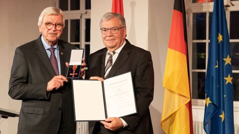 Auszeichnungen zu "75 Jahre Hessen"