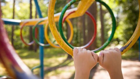 Kind auf dem Spielplatz