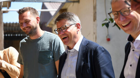Boris Rhein bei den Hoffreunden und auf dem Lindenhof in Buttzbach in Nieder-Weisel