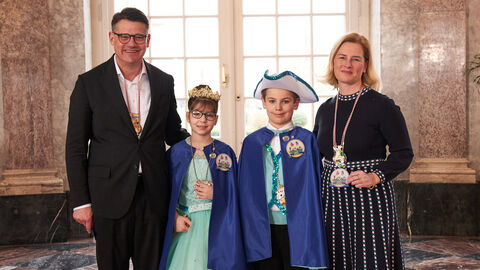 Ministerpräsident Boris Rhein und seine Frau Tanja Raab-Rhein empfangen im Schloss Biebrich in Wiesbaden hessische Fastnachtsvereine