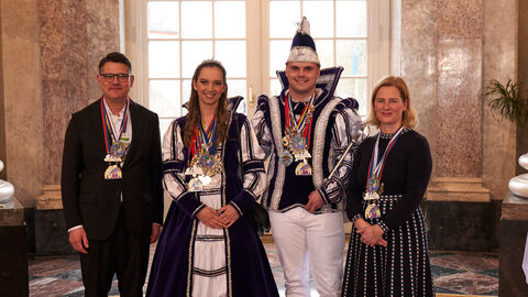 Ministerpräsident Boris Rhein und seine Frau Tanja Raab-Rhein empfangen im Schloss Biebrich in Wiesbaden hessische Fastnachtsvereine