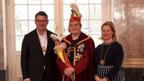 Ministerpräsident Boris Rhein und seine Frau Tanja Raab-Rhein empfangen im Schloss Biebrich in Wiesbaden hessische Fastnachtsvereine