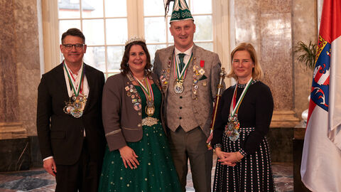 Ministerpräsident Boris Rhein und seine Frau Tanja Raab-Rhein empfangen im Schloss Biebrich in Wiesbaden hessische Fastnachtsvereine