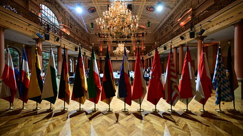 Blick in den Festsaal des Gesellschaftshaus Palmengarten, den Saal der Vorbesprechungen der Regierungschefinnen und Regierungschefs der B-Länder am Donnerstag sowie der Konferenz der Regierungschefinnen und Regierungschefs der Länder am Freitag
