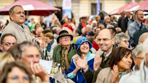 Gute Stimmung bei der Eröffnung des Landesfestes und das trotz Regen.