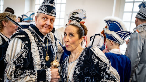 Mit Witz und Charme präsentieren die Ehrenamtlichen ihre Traditionen.